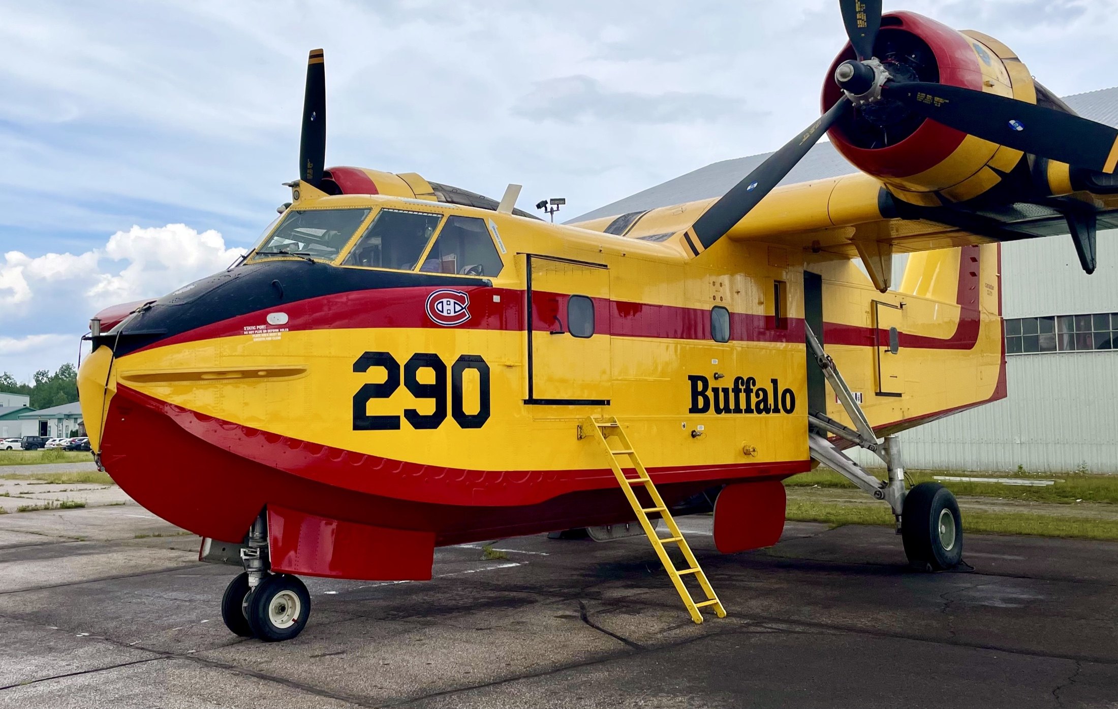 Tanker 290 in Buffalo yellow and red, boarding ladder down